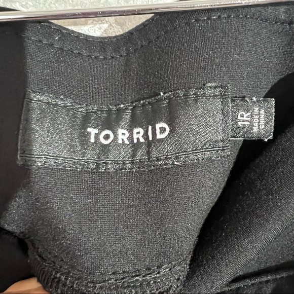 Torrid Women's 1R Stretchy Pull On Pants Black Leggings Great Condition - Picture 3 of 6